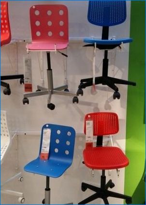 Hogyan válasszunk egy széket egy iskola számára, állítható magasságban?
