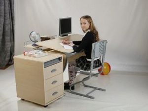 Válasszon egy íróasztalt egy lány számára