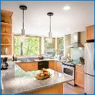 Corner konyhák egy ablakkal: előnyök, hátrányok és finomságok