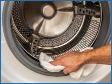 Miért zúzza meg a mosógépet, miközben elvezeti a vizet és hogyan kell javítani?