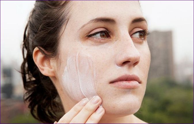 Napvédő krémek zsíros, problémás bőrre: 3 krém áttekintése zsíros, problémás bőrre