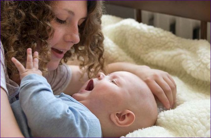 Hogyan fejleszthető a baba beszéde nullától egyéves korig: egy logopédus elmagyarázza