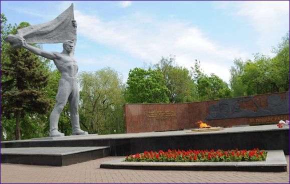 Udmurtföld fiai és lányai katonai és munkás dicsőségének emlékműve