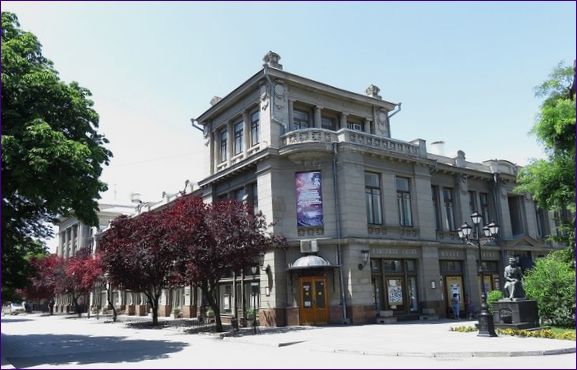 Krími Akadémiai Színház