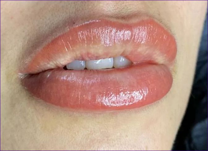 Az ajkak ápolása tetoválás után: szabályok és mit ne tegyen a tartós smink után