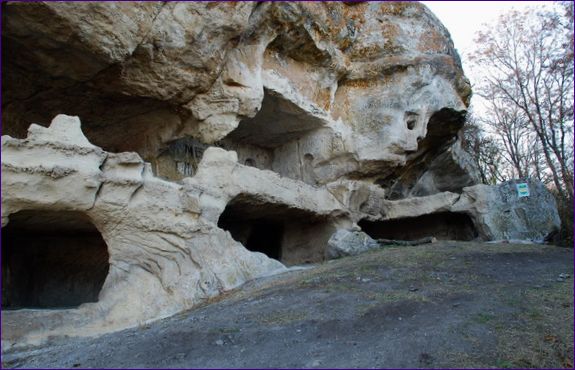 Tepe-Kermen barlangvárosa